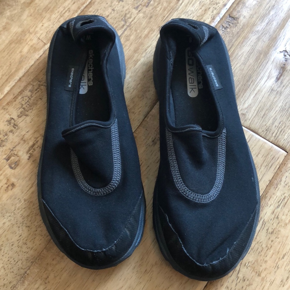 Sketchers go walk black shoes